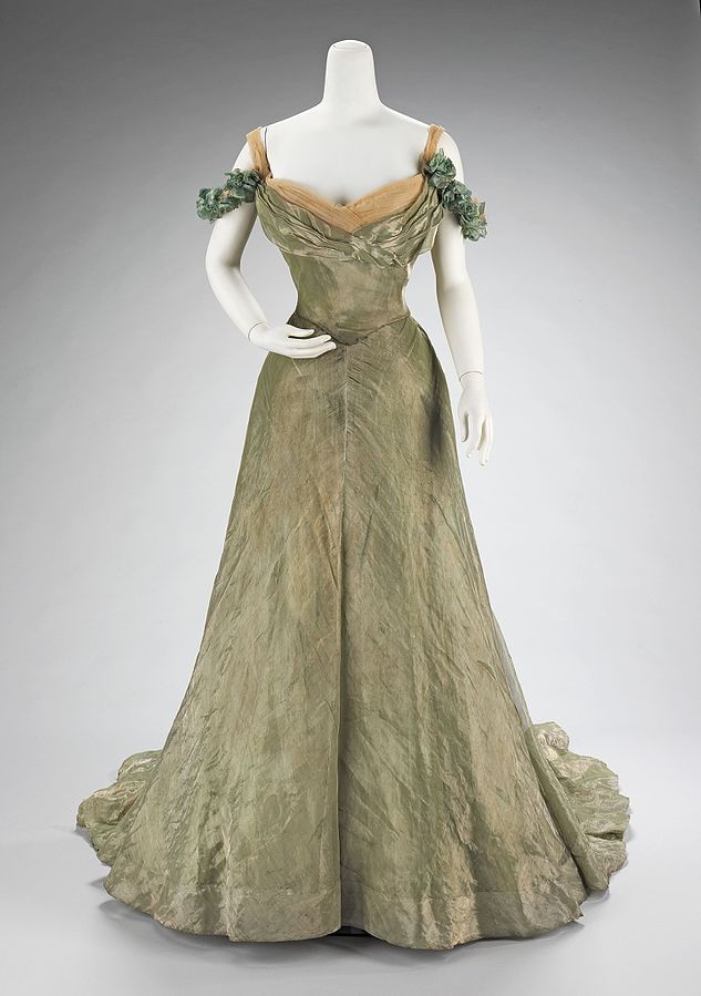 Ball_gown_MET_65.184.65a-b_front_CP4